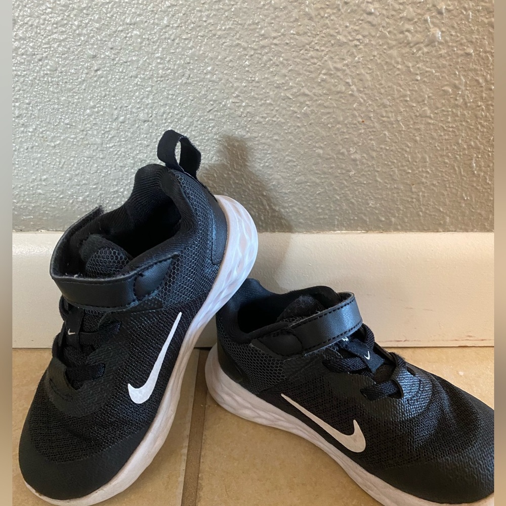 Nike boys shoes